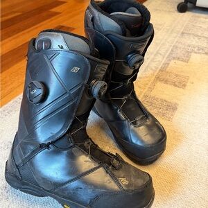 K2 Maysis - Heated Snowboard Boots (Black Size 10.5)
